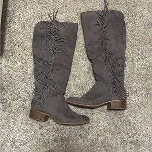 Fringe boots